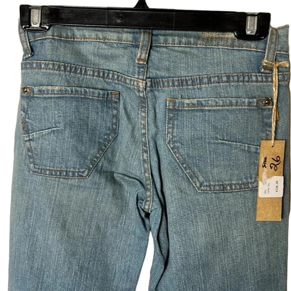 James Jeans,women size 26.NWT,light wash blue denim jeans, low rise,distressed - Picture 8 of 17